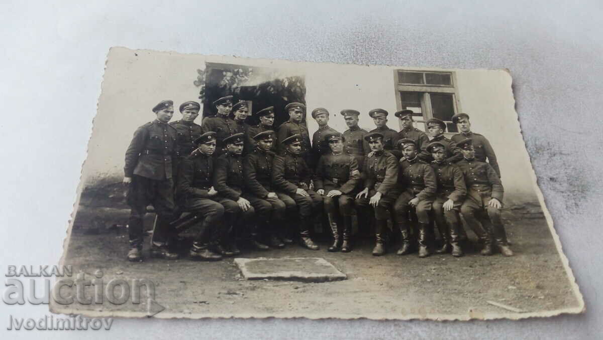 Photo Officers and soldiers