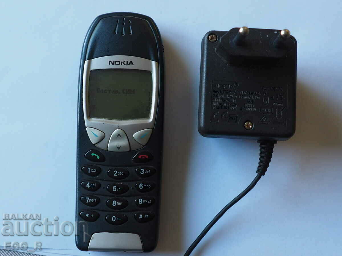 Παλιό κινητό τηλέφωνο GSM Nokia 6210 Λειτουργεί