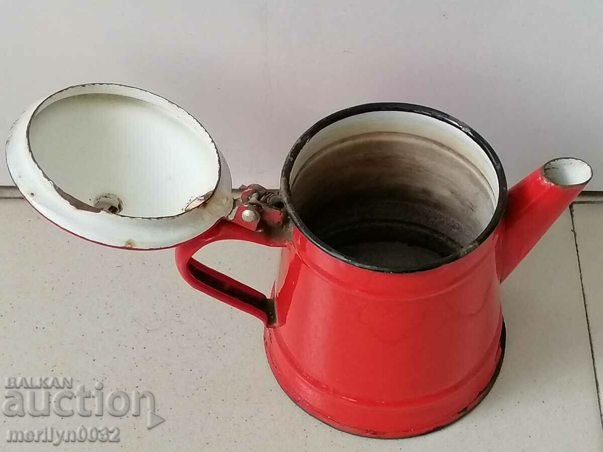 Delivery of Enamelled teapot made of salt container with enamel jade jug Delivery of Enamelled teapot made of salt container with enamel jade jug