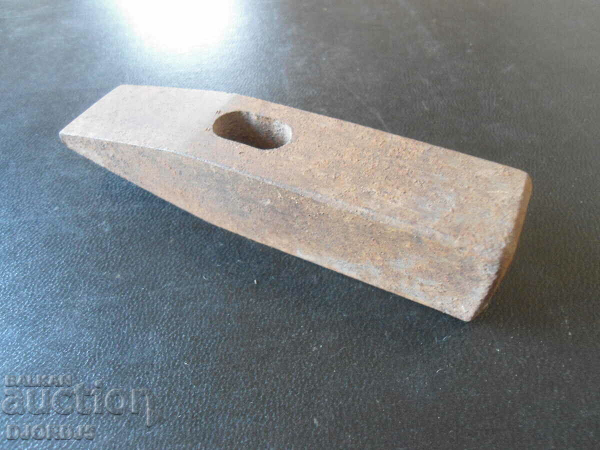 Auction An old hammer Auction An old hammer