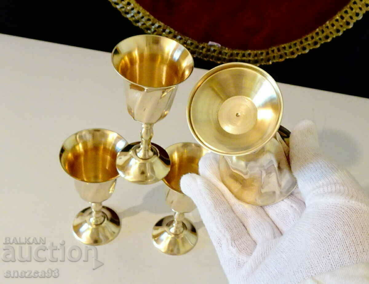 Delivery of Bronze glasses for brandy, multi-walled, 4 pcs. Delivery of Bronze glasses for brandy, multi-walled, 4 pcs.