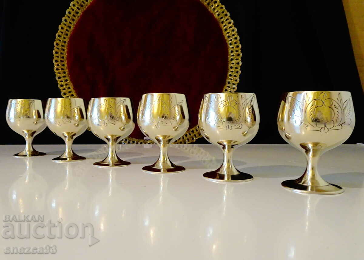 English bronze cups, baroque ornaments, 6 pieces with price 230.00 BGN | € 117.60 English bronze cups, baroque ornaments, 6 pieces with price 230.00 BGN | € 117.60