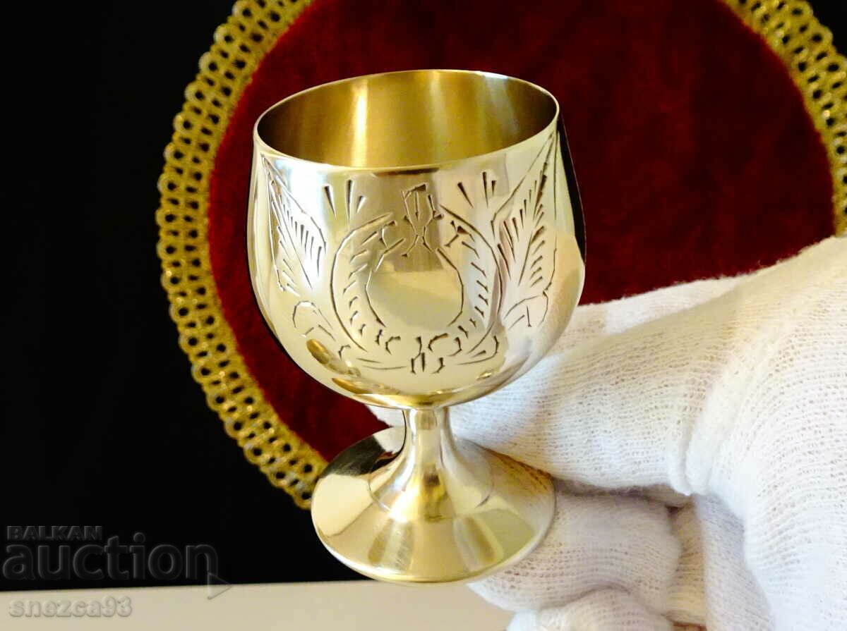 Delivery of English bronze cups, baroque ornaments, 6 pieces Delivery of English bronze cups, baroque ornaments, 6 pieces