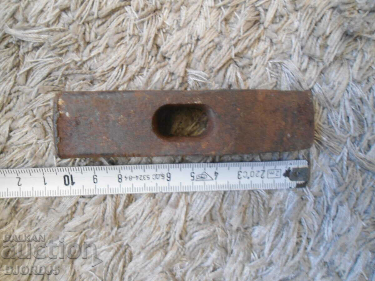 Delivery of An old hammer Delivery of An old hammer