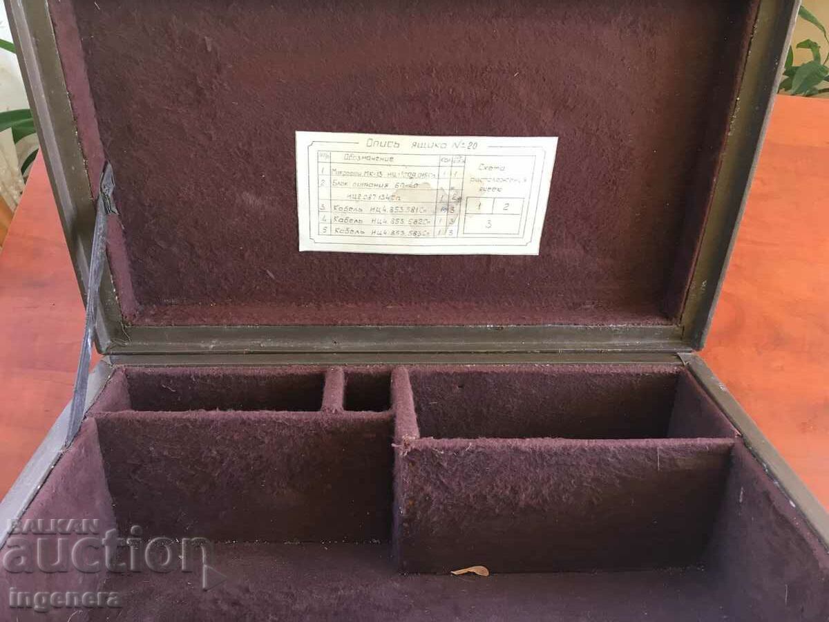 Auction SUITCASE BOX WOOD ZIPPER FROM MK- 13 MICROPHONE Auction SUITCASE BOX WOOD ZIPPER FROM MK- 13 MICROPHONE