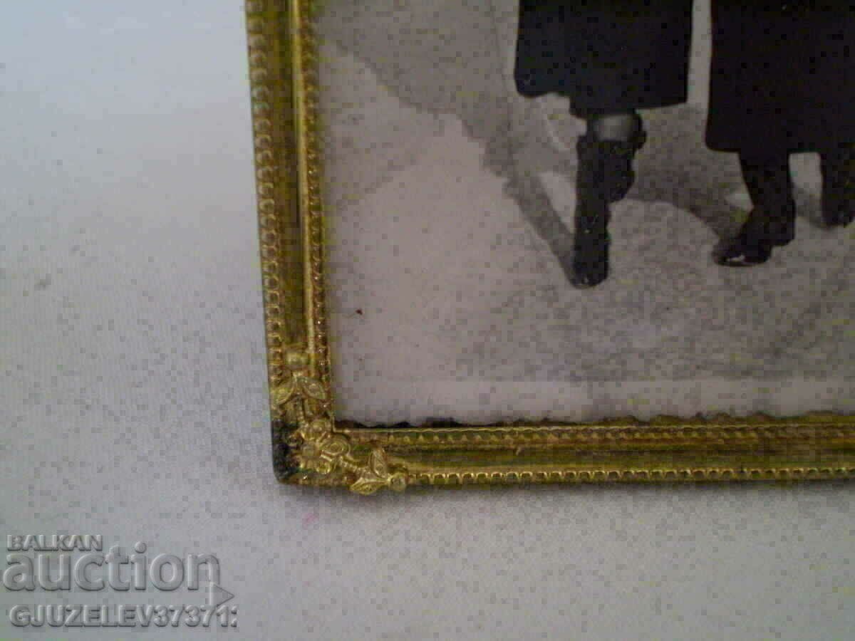 Auction Vintage Brass Tabletop Picture Frame with Ornaments Auction Vintage Brass Tabletop Picture Frame with Ornaments