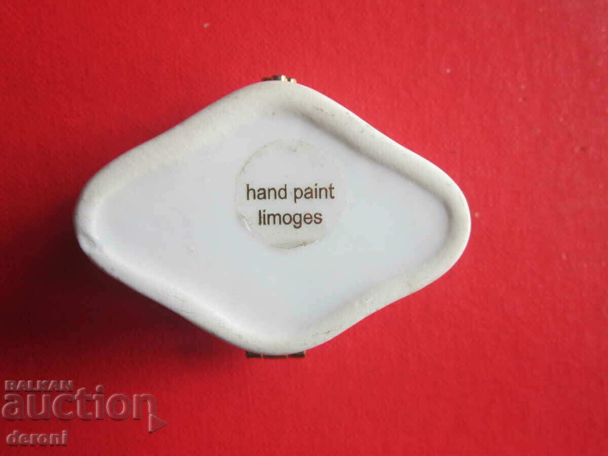 Delivery of Amazing Porcelain Pill Box Jewelry 1