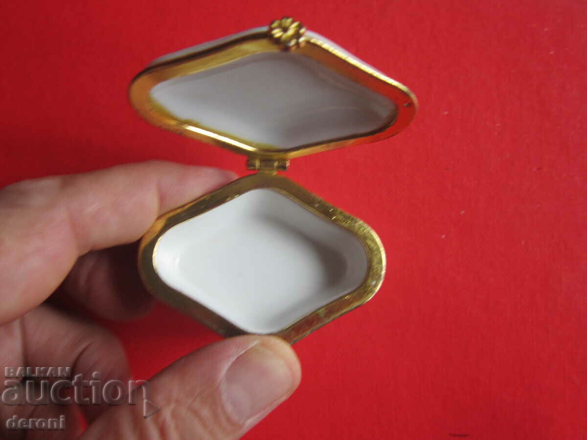 Amazing Porcelain Pill Box Jewelry 1 - 5