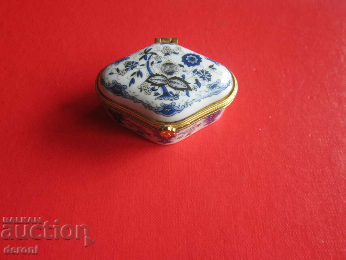 Amazing Porcelain Pill Box Jewelry 1 - 6