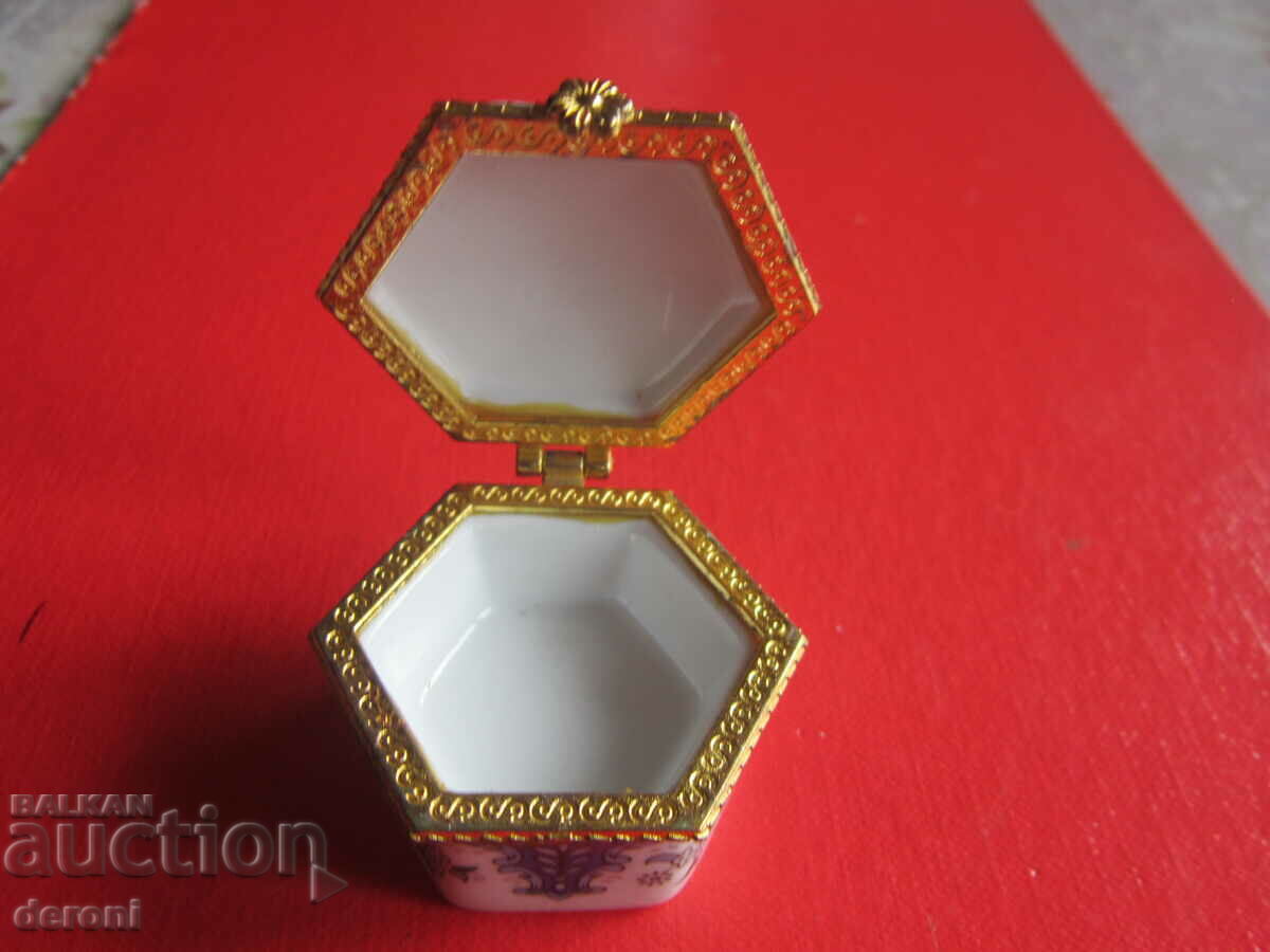 Καταπληκτικά κοσμήματα από Porcelain Pill Box 2 - 5 Καταπληκτικά κοσμήματα από Porcelain Pill Box 2 - 5