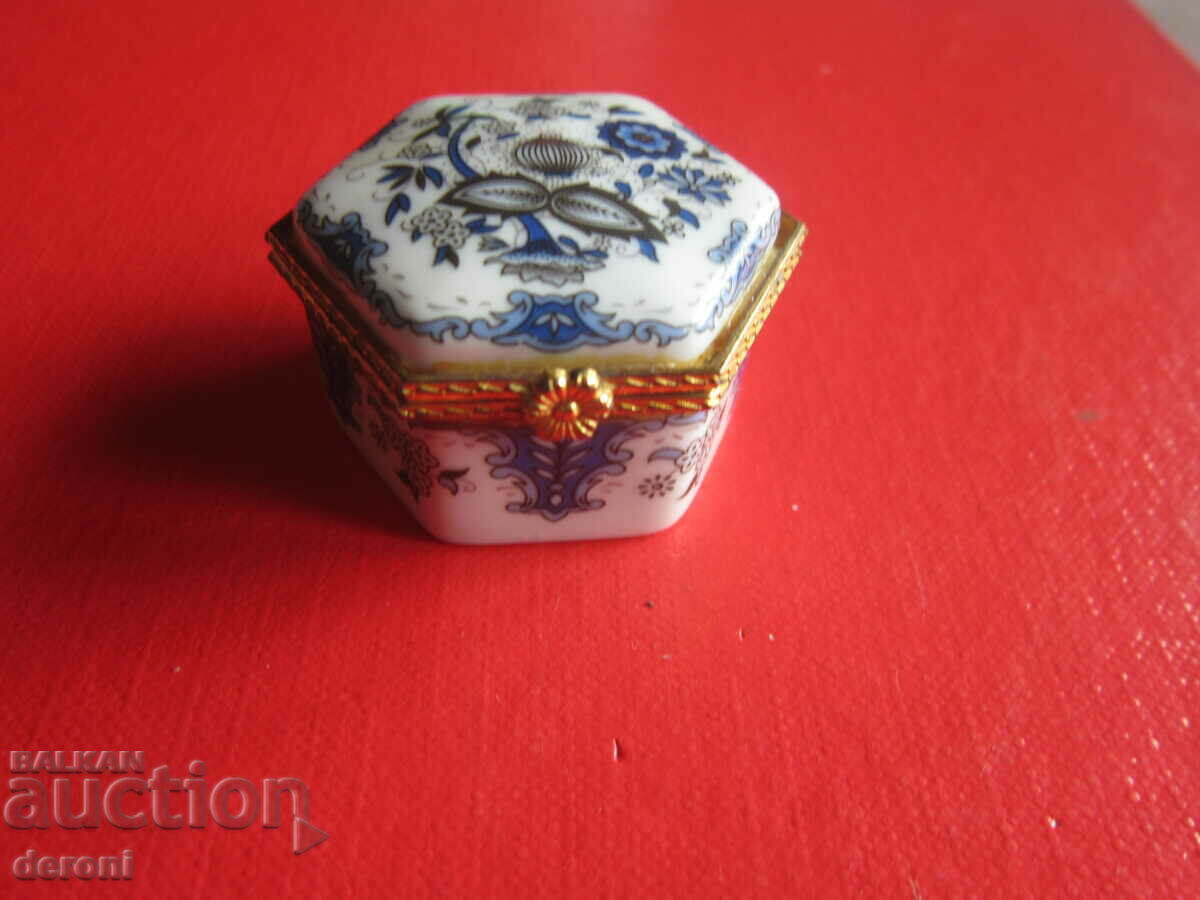 Καταπληκτικά κοσμήματα από Porcelain Pill Box 2 - 6 Καταπληκτικά κοσμήματα από Porcelain Pill Box 2 - 6