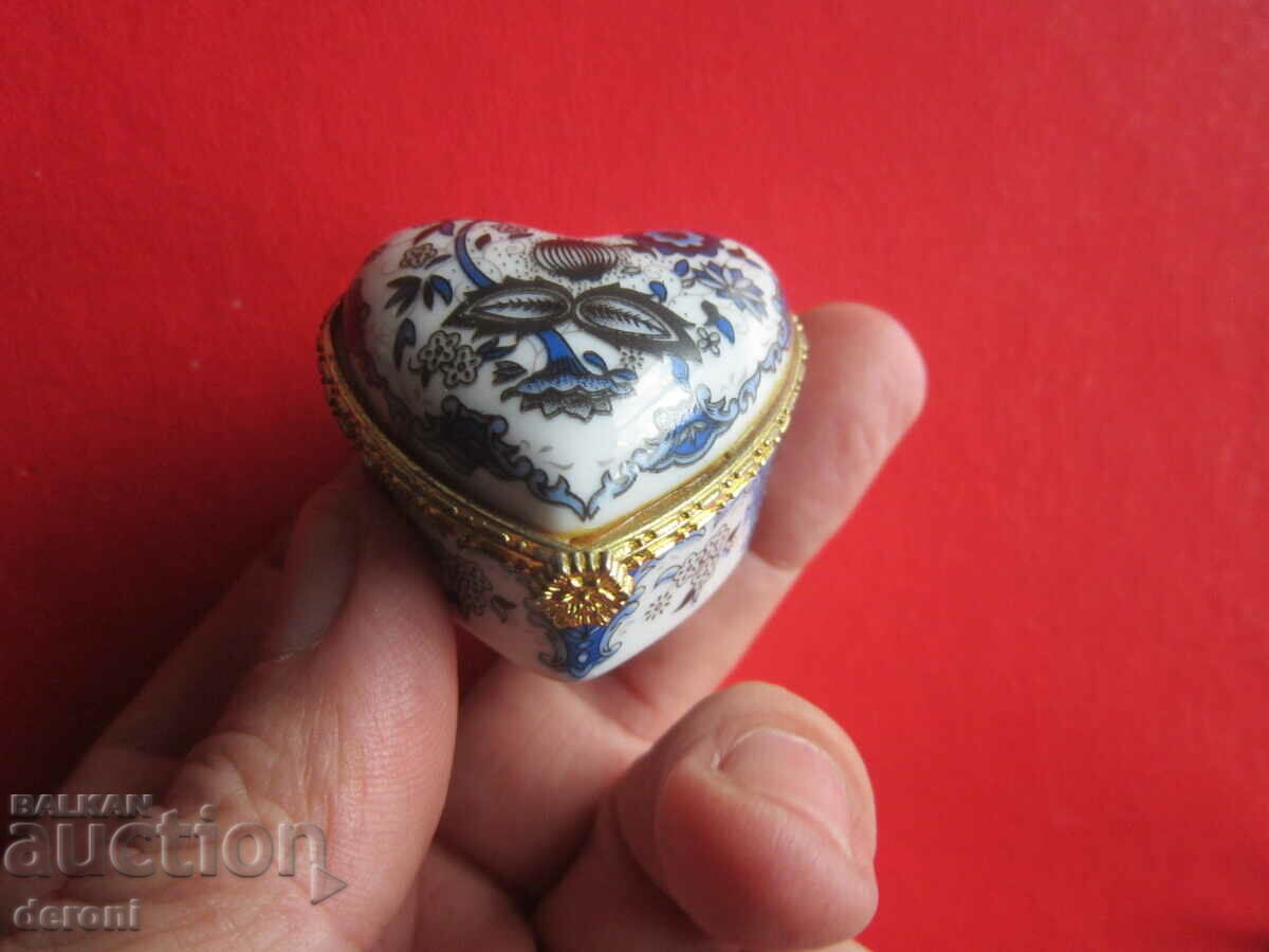 Amazing Porcelain Pill Box Jewelry 4 with price 35.00 BGN | € 17.90 Amazing Porcelain Pill Box Jewelry 4 with price 35.00 BGN | € 17.90