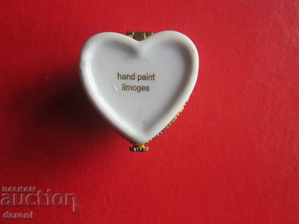 Delivery of Amazing Porcelain Pill Box Jewelry 4 Delivery of Amazing Porcelain Pill Box Jewelry 4