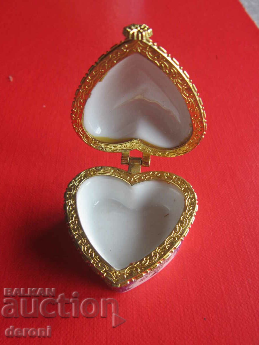 Amazing Porcelain Pill Box Jewelry 4 - 5 Amazing Porcelain Pill Box Jewelry 4 - 5