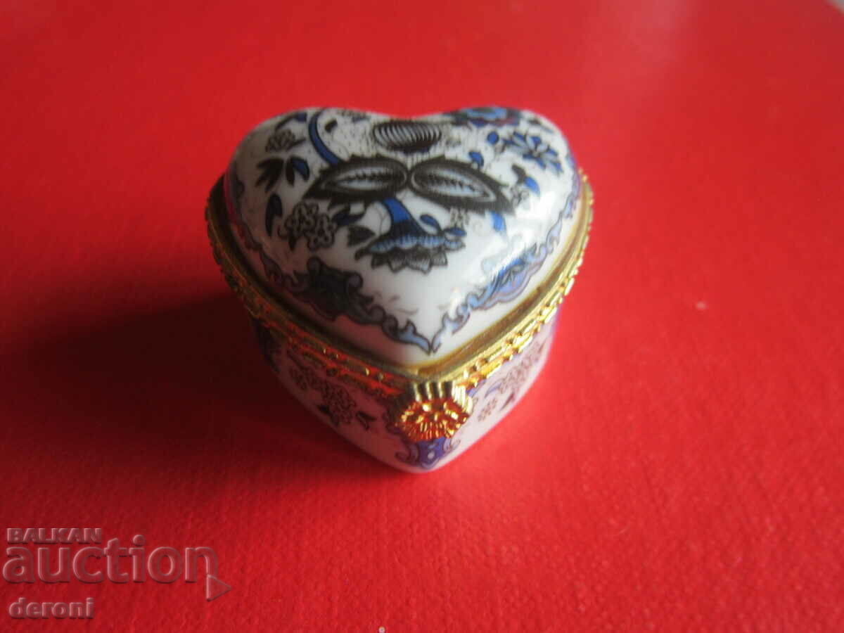 Amazing Porcelain Pill Box Jewelry 4 - 6 Amazing Porcelain Pill Box Jewelry 4 - 6