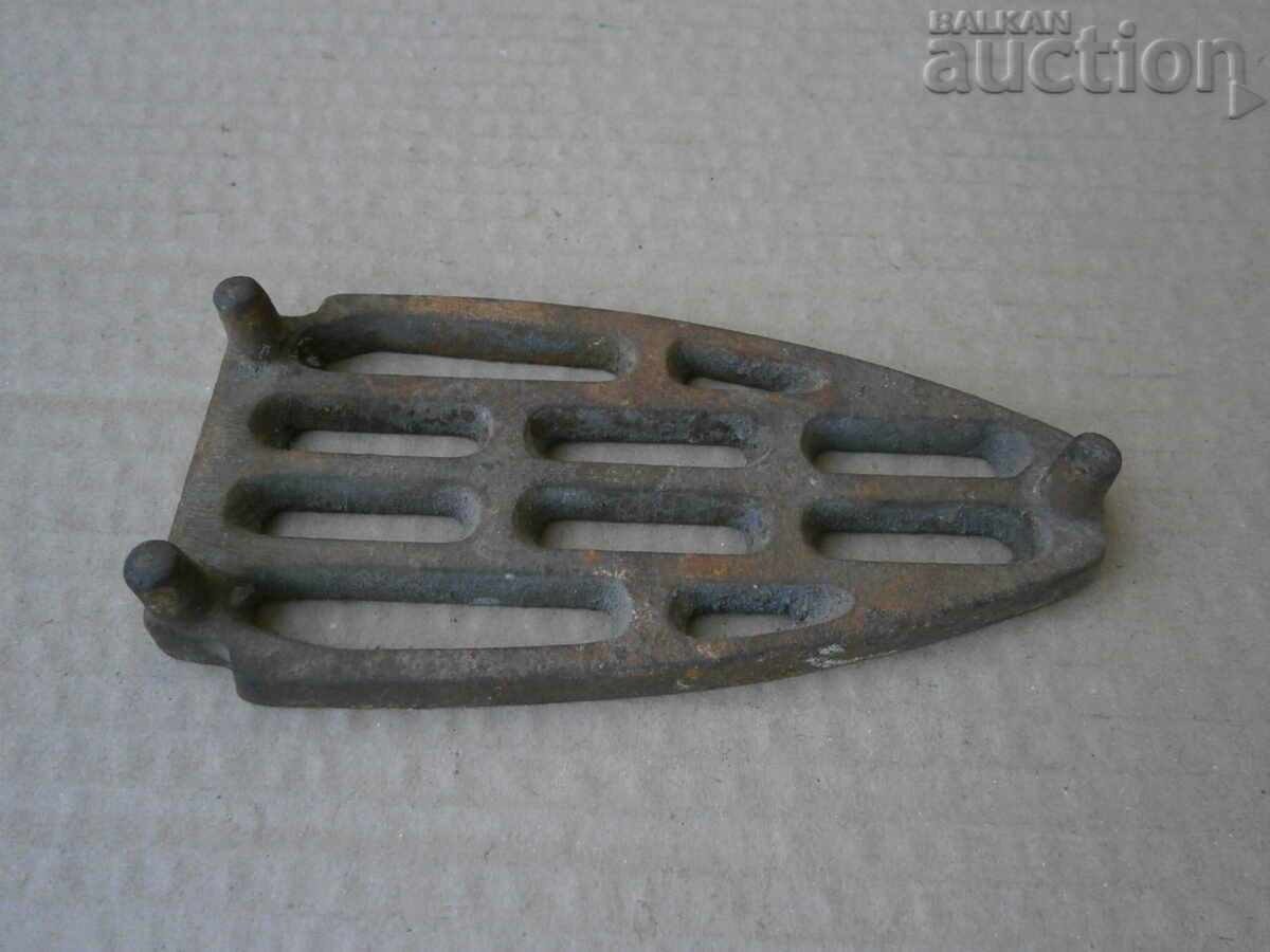Auction cast iron grill rail iron grill with whistle Auction cast iron grill rail iron grill with whistle