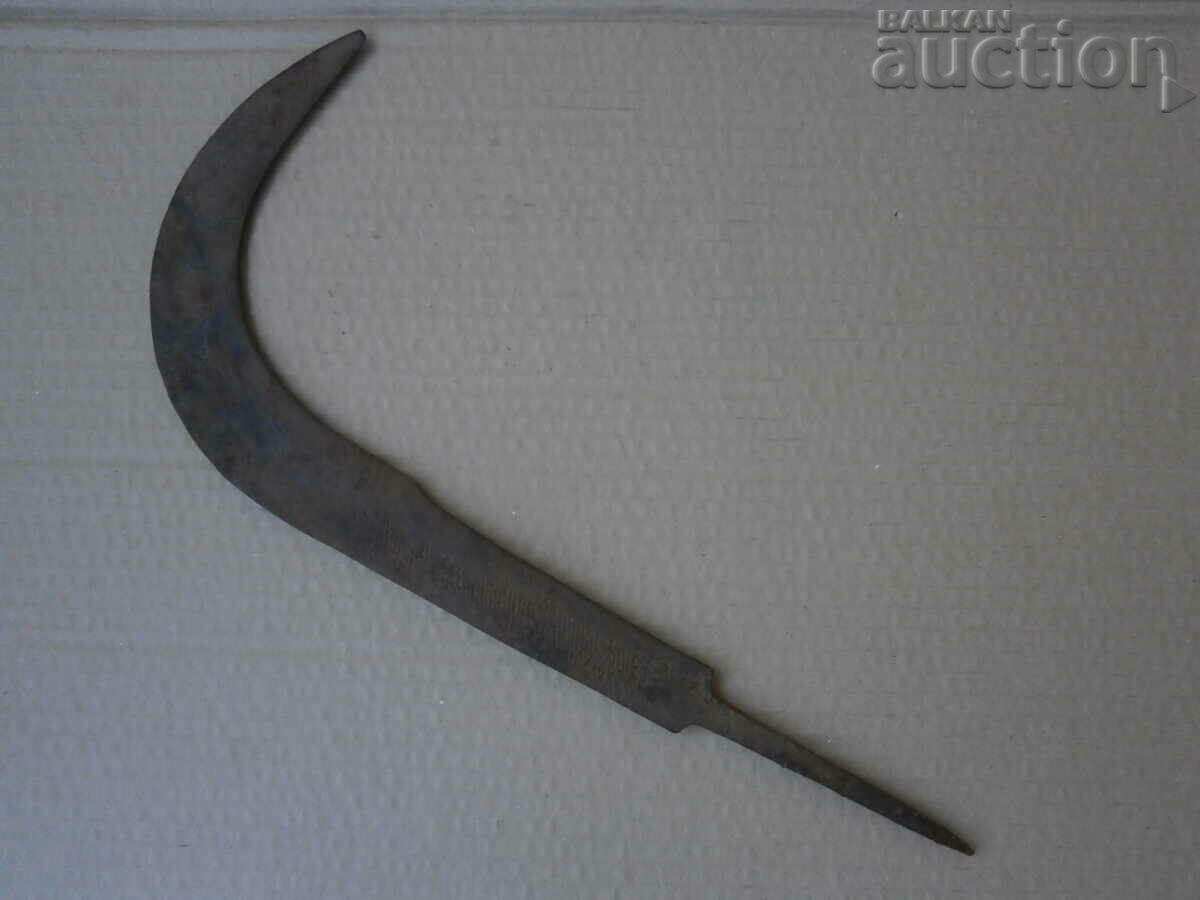 Delivery of old primitive hand-forged scythe Delivery of old primitive hand-forged scythe