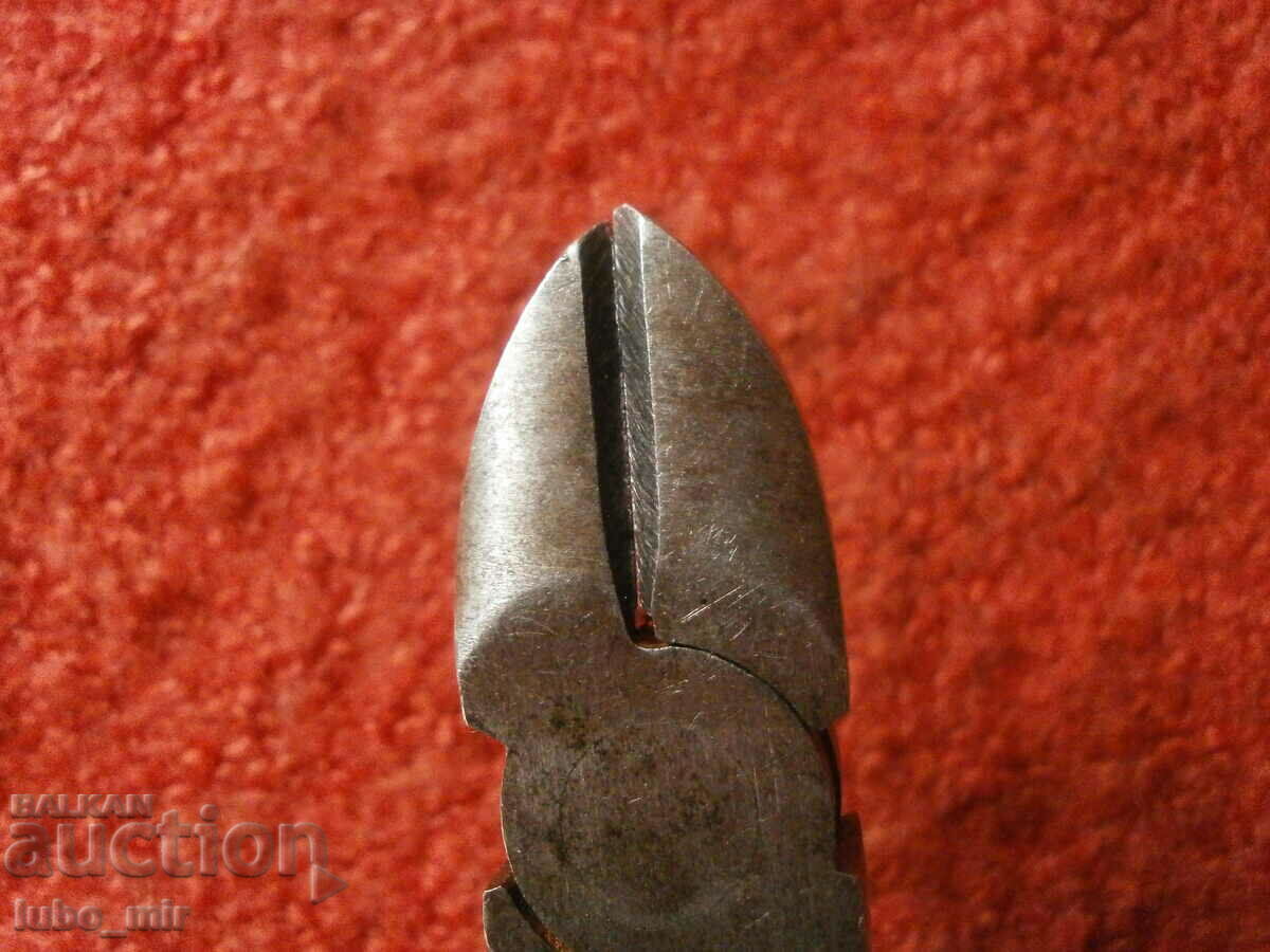 Delivery of OLD SMALL Pliers - CUTTERS Delivery of OLD SMALL Pliers - CUTTERS