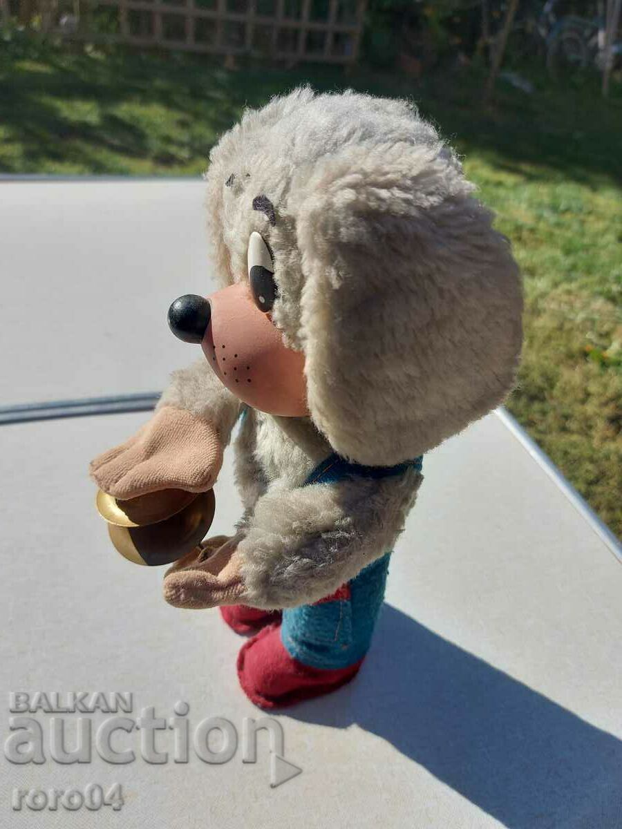 DOG WITH CASTANETS with price 130.50 BGN | € 66.72