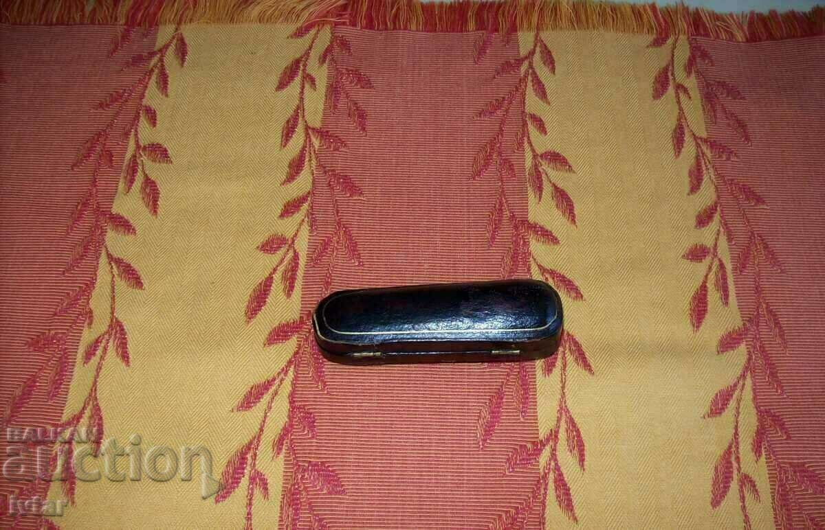 Delivery of Amber cigarette with case Delivery of Amber cigarette with case