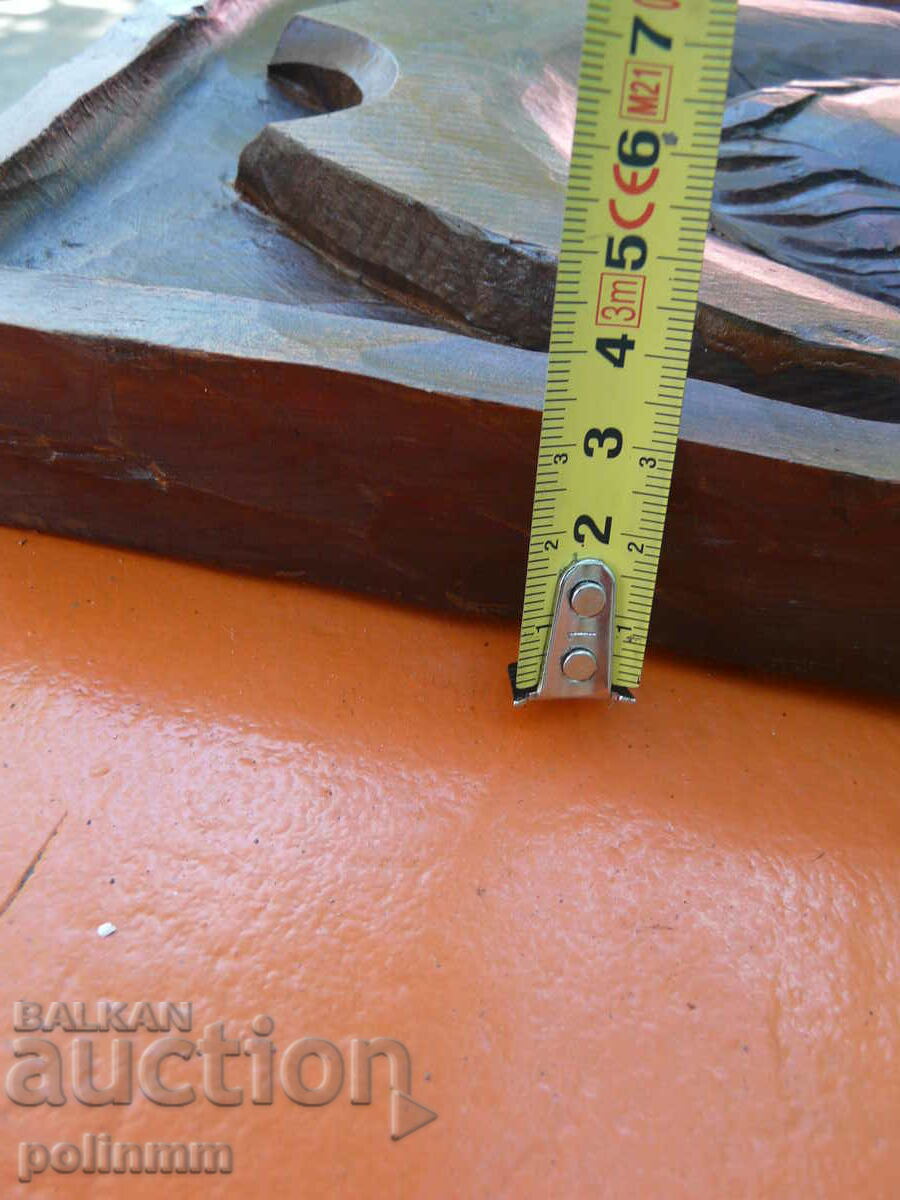 Auction Solid walnut carving Auction Solid walnut carving