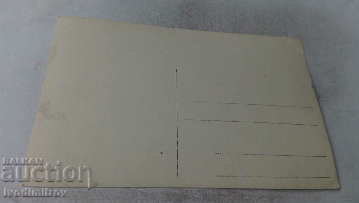 Φωτογραφία Νεαρό κορίτσι με μαύρο φόρεμα με τιμή 1.65 BGN | € 0.84