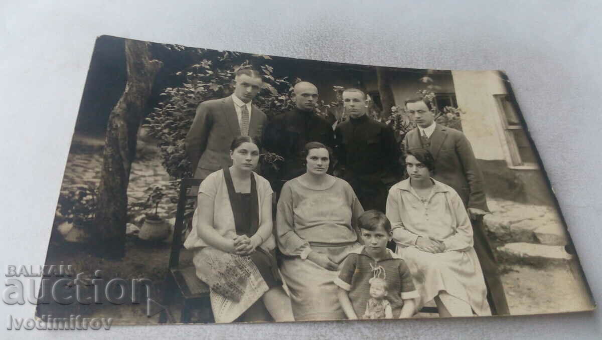 Photo Kardjali Men, women and children in the yard 1927