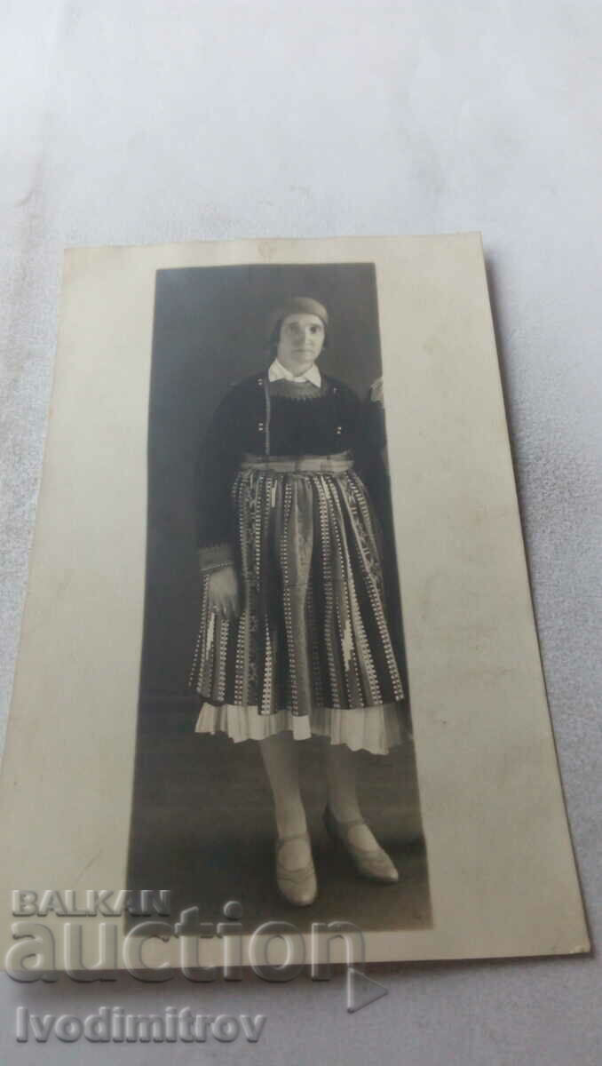 Снимка София Жена в традиционно облекло 1929
