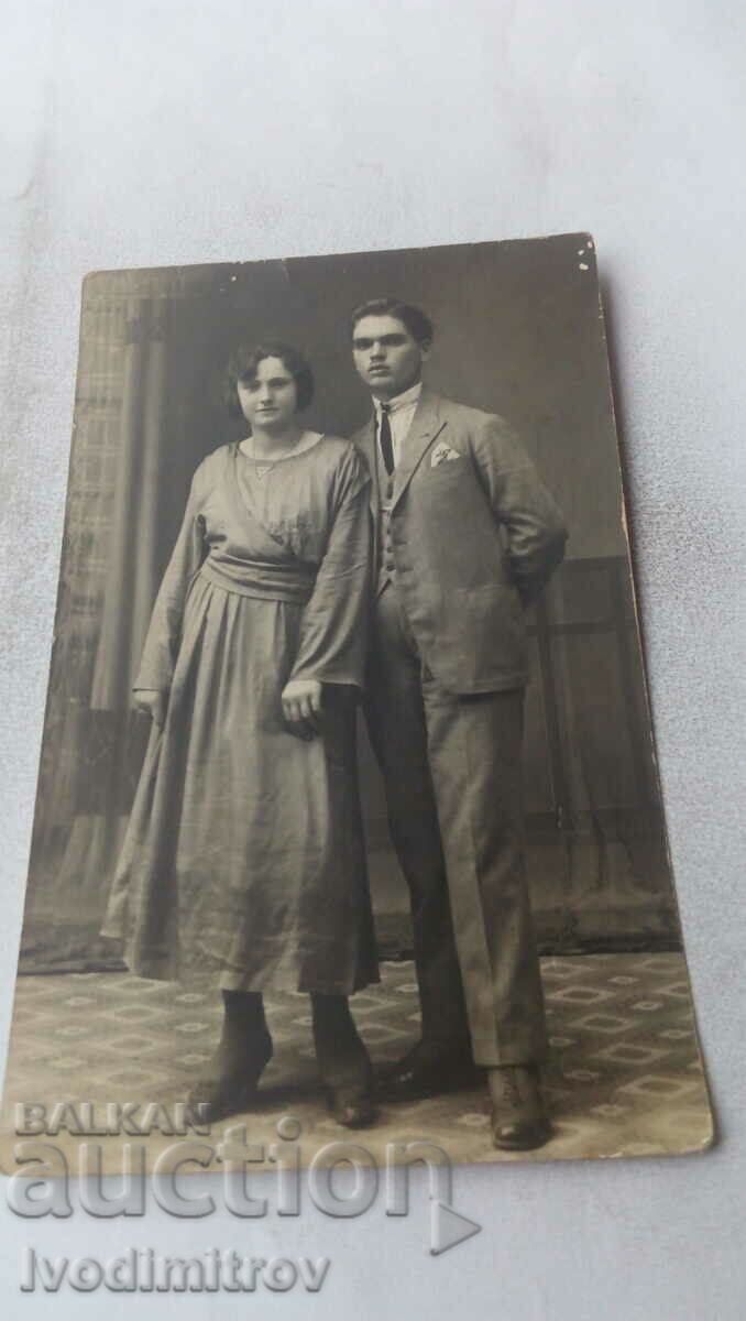 Φωτογραφία Νεαρός άνδρας και νεαρή γυναίκα