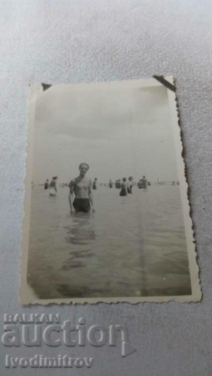 Снимка Мъж в морето