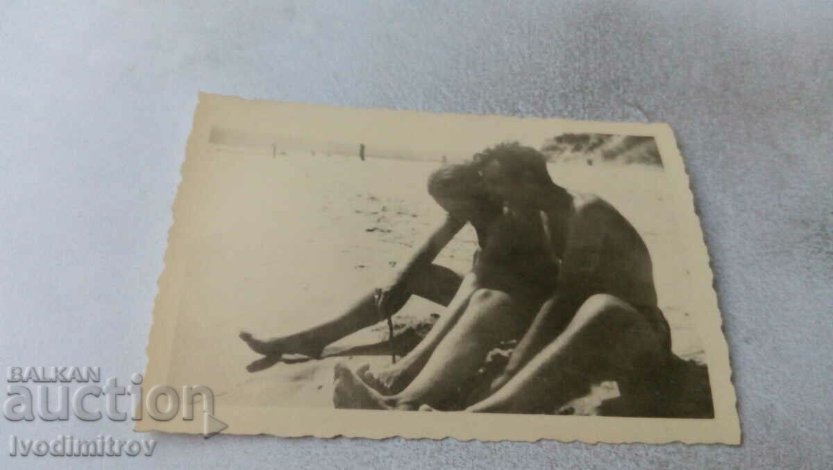 Φωτογραφία Άνδρας και γυναίκα στην παραλία
