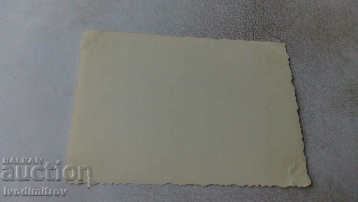 Photo Young men and women on the beach with price 1.85 BGN | € 0.95 Photo Young men and women on the beach with price 1.85 BGN | € 0.95