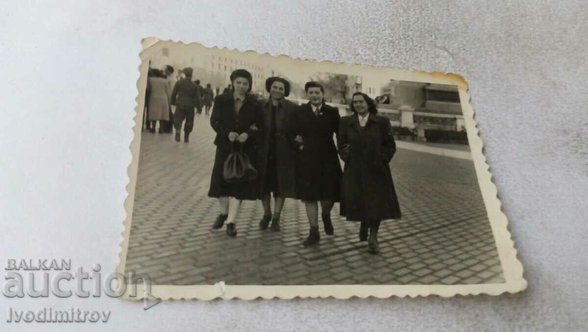 Photo Sofia Four women on a walk in front of the National Assembly
