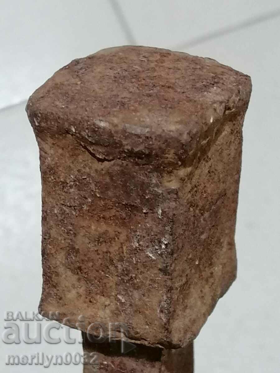 A primitive anvil for hair peeling - 7 A primitive anvil for hair peeling - 7