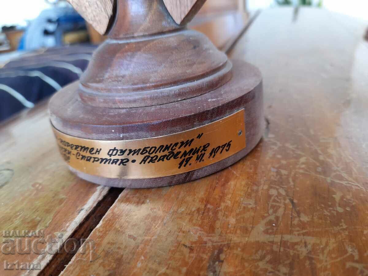 Auction An old wooden bowl Auction An old wooden bowl