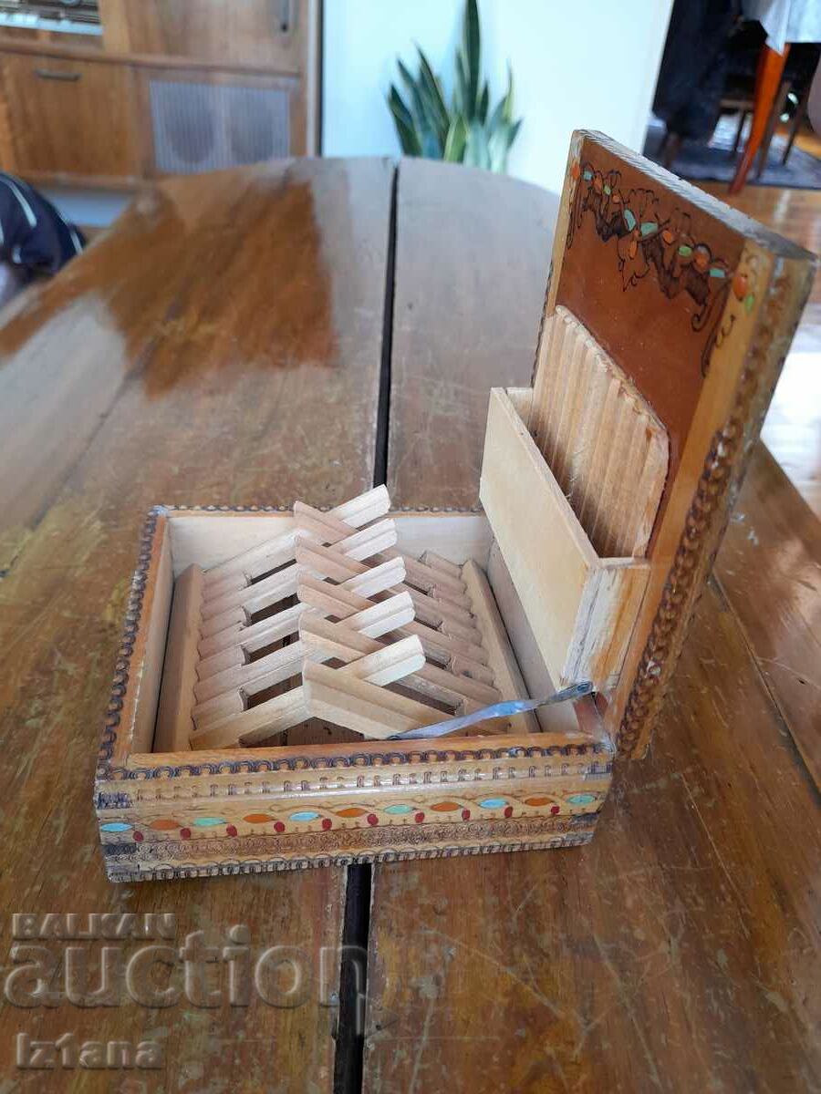 Delivery of An old cigarette box, a snuff box Delivery of An old cigarette box, a snuff box