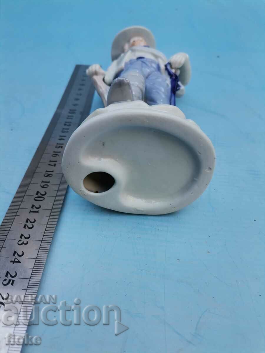 Porcelain figurine with price 25.00 BGN | € 12.78 Porcelain figurine with price 25.00 BGN | € 12.78