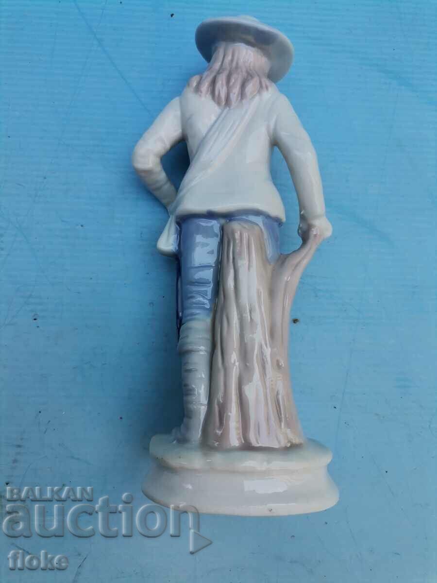 Auction Porcelain figurine Auction Porcelain figurine