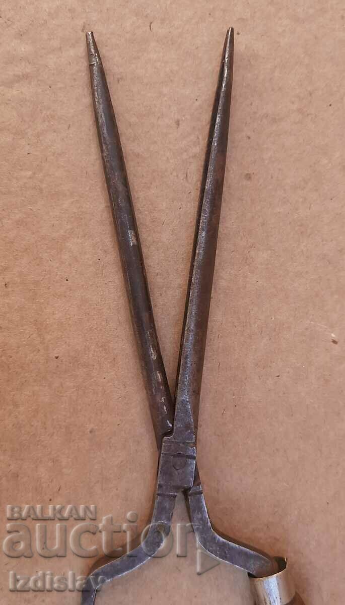 Delivery of Antique hair curling iron 19 c.