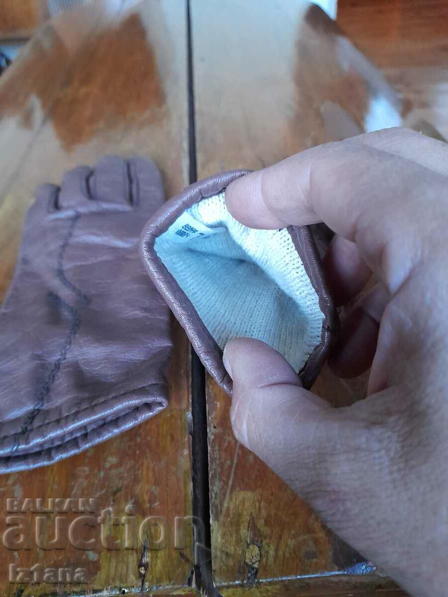 Livrarea Mănuși vechi de doamne