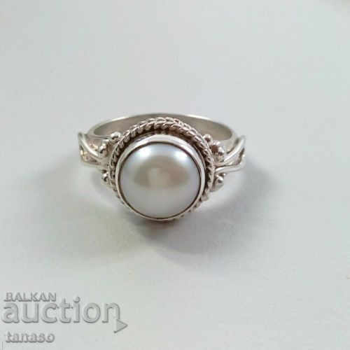 Retro style pearl ring