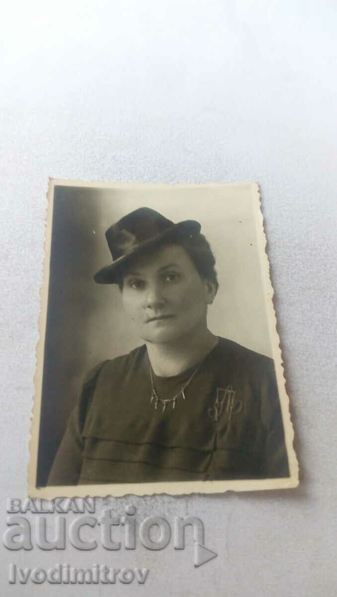 Снимка Провадия Жена с черна шапка 1945