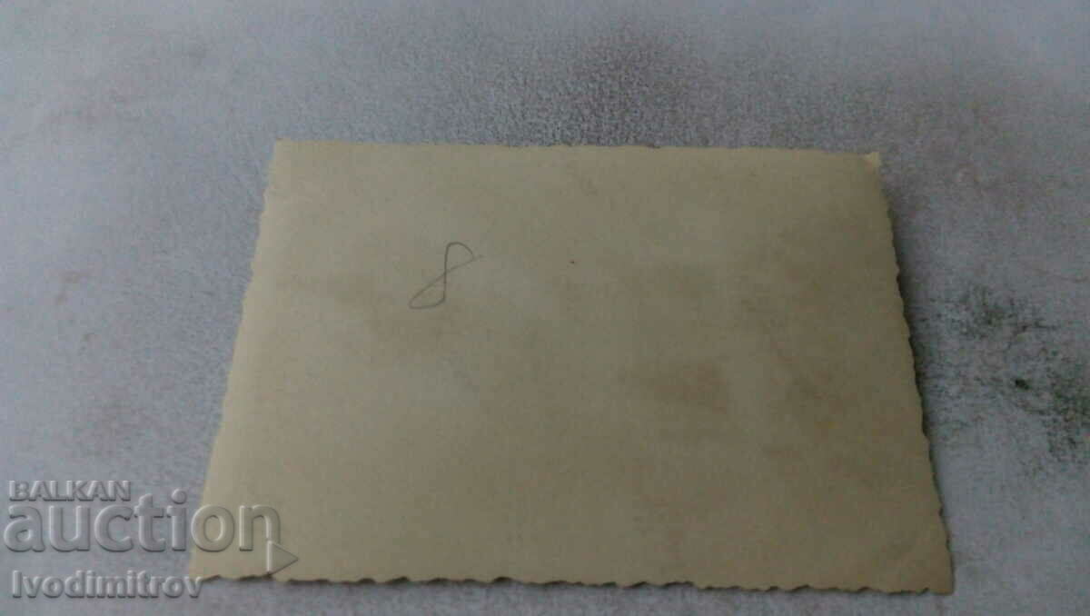 Photo Veliko Tarnovo Men in front of the Mother Bulgaria Monument with price 1.15 BGN | € 0.59 Photo Veliko Tarnovo Men in front of the Mother Bulgaria Monument with price 1.15 BGN | € 0.59