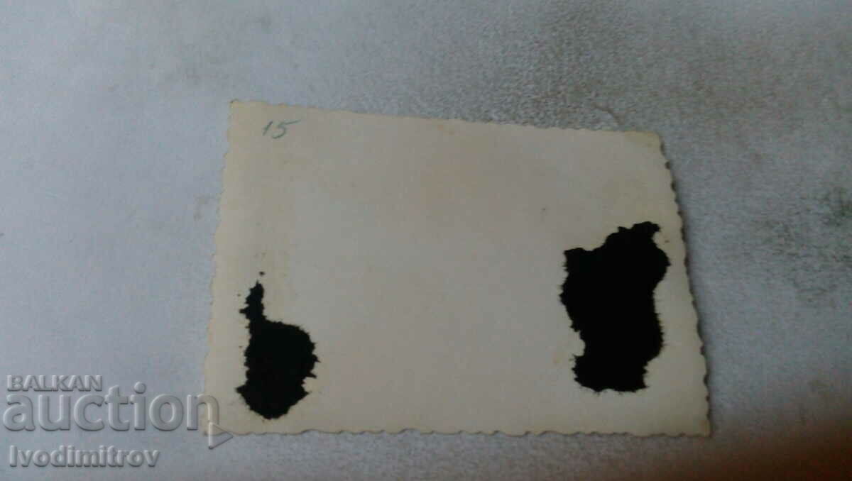 Снимка Мъже в парка през зимата с цена 0.85 лв. | € 0.43 Снимка Мъже в парка през зимата с цена 0.85 лв. | € 0.43