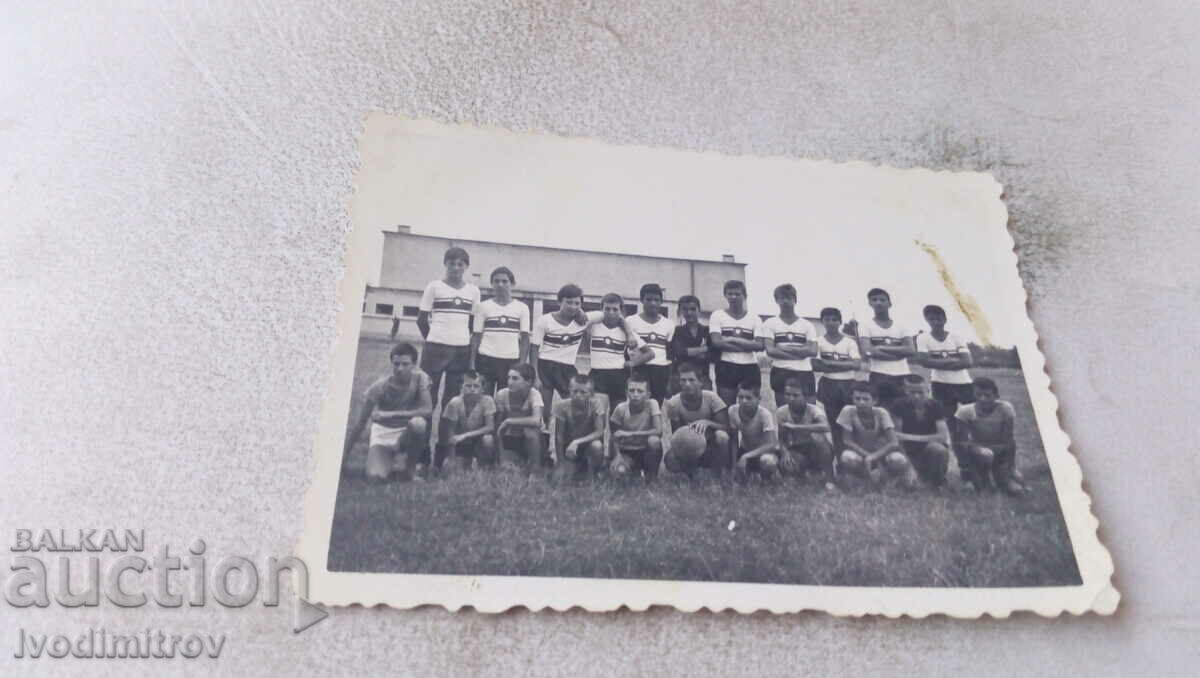 Photo Two children's football teams