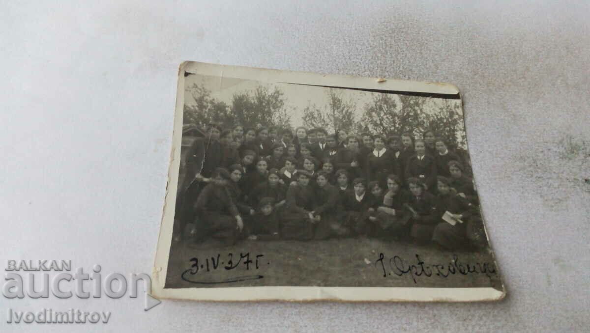 Fotografie Gorna Oryahovitsa Scolărițe pe pajiște 1937