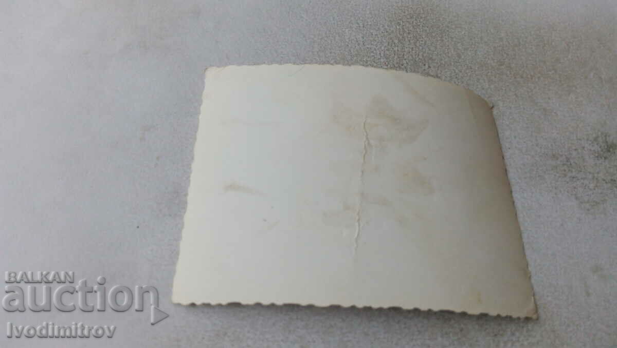 Φωτογραφία Άνδρας και νεαρό κορίτσι στην παραλία με τιμή 1.65 BGN | € 0.84 Φωτογραφία Άνδρας και νεαρό κορίτσι στην παραλία με τιμή 1.65 BGN | € 0.84