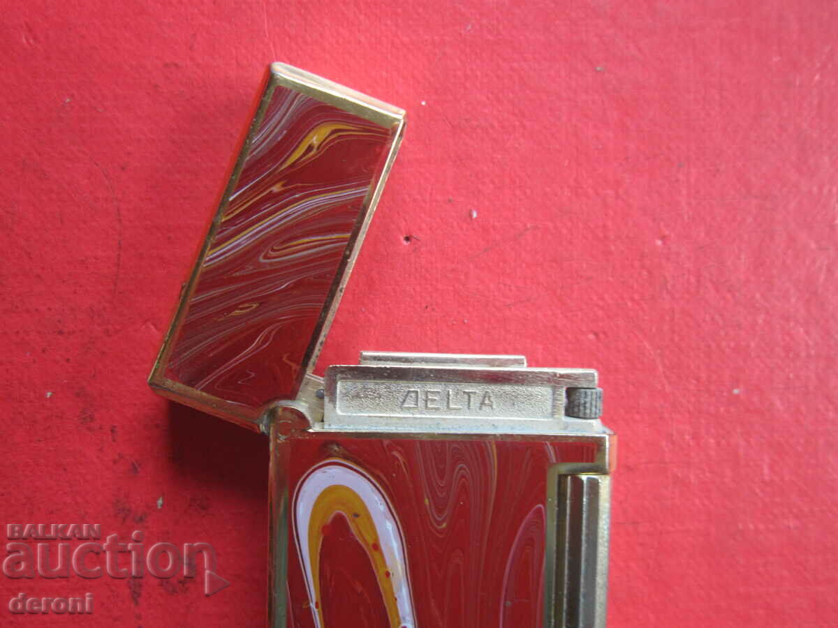 Delivery of Gold plated Delta lighter with enamel Delivery of Gold plated Delta lighter with enamel
