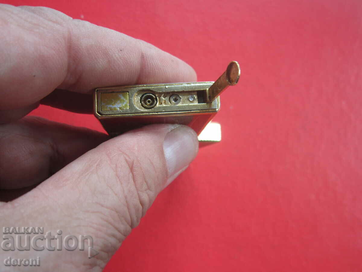 Gold plated Delta lighter with enamel - 6 Gold plated Delta lighter with enamel - 6