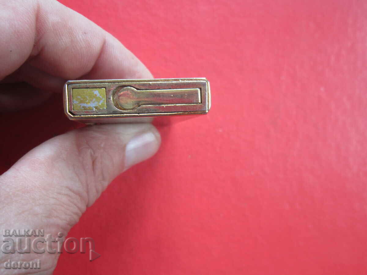 Gold plated Delta lighter with enamel - 7 Gold plated Delta lighter with enamel - 7